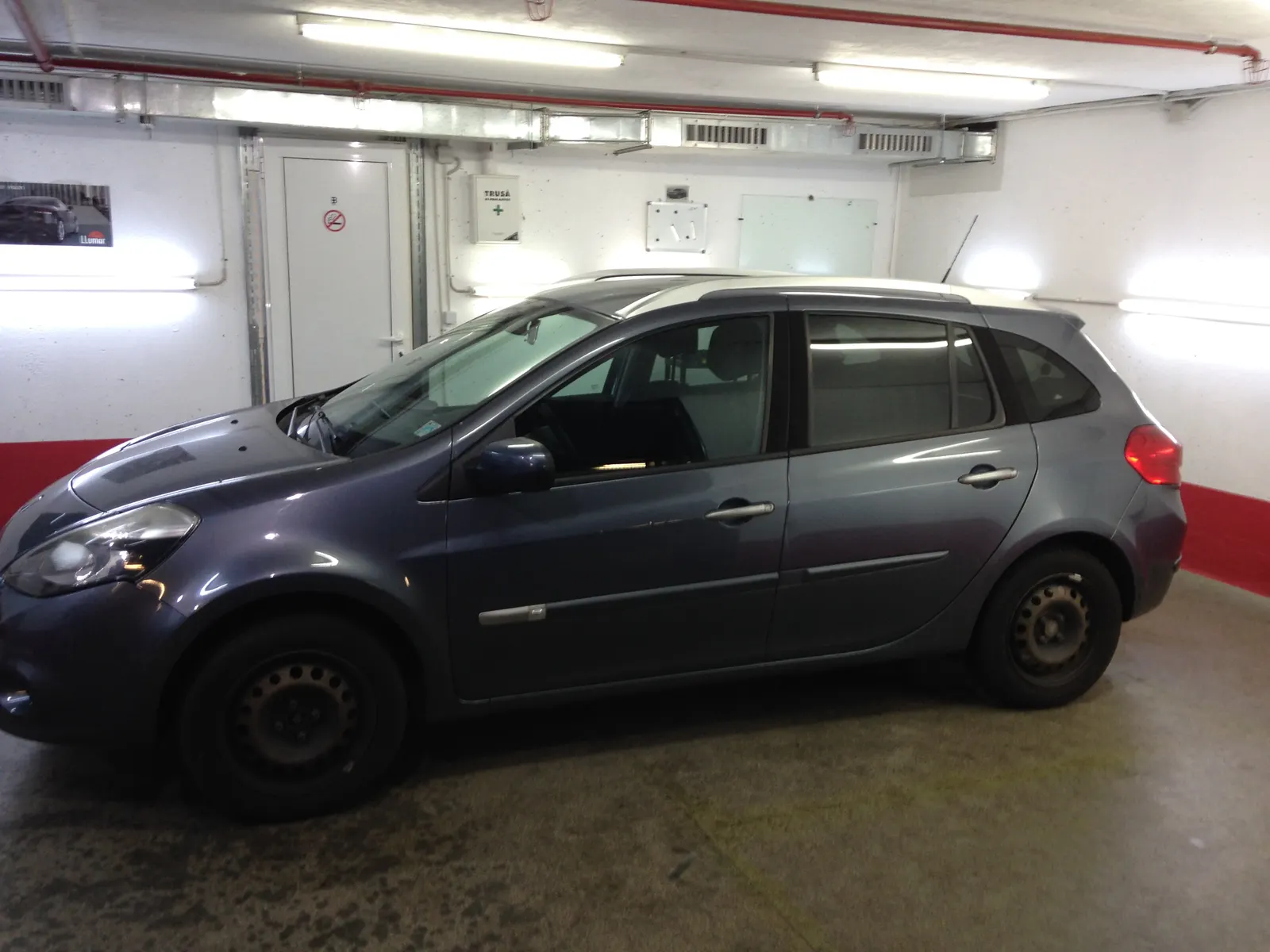 folie auto Renault Clio Estate generația a treia Gris Platine Metallic – LLumar CTX35 geamuri fumurii