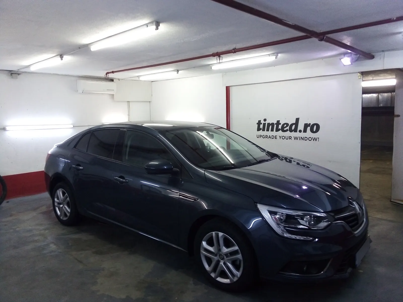 folie auto Renault Megane generația a patra Iron Blue Metallic – LLumar ATR05 geamuri fumurii