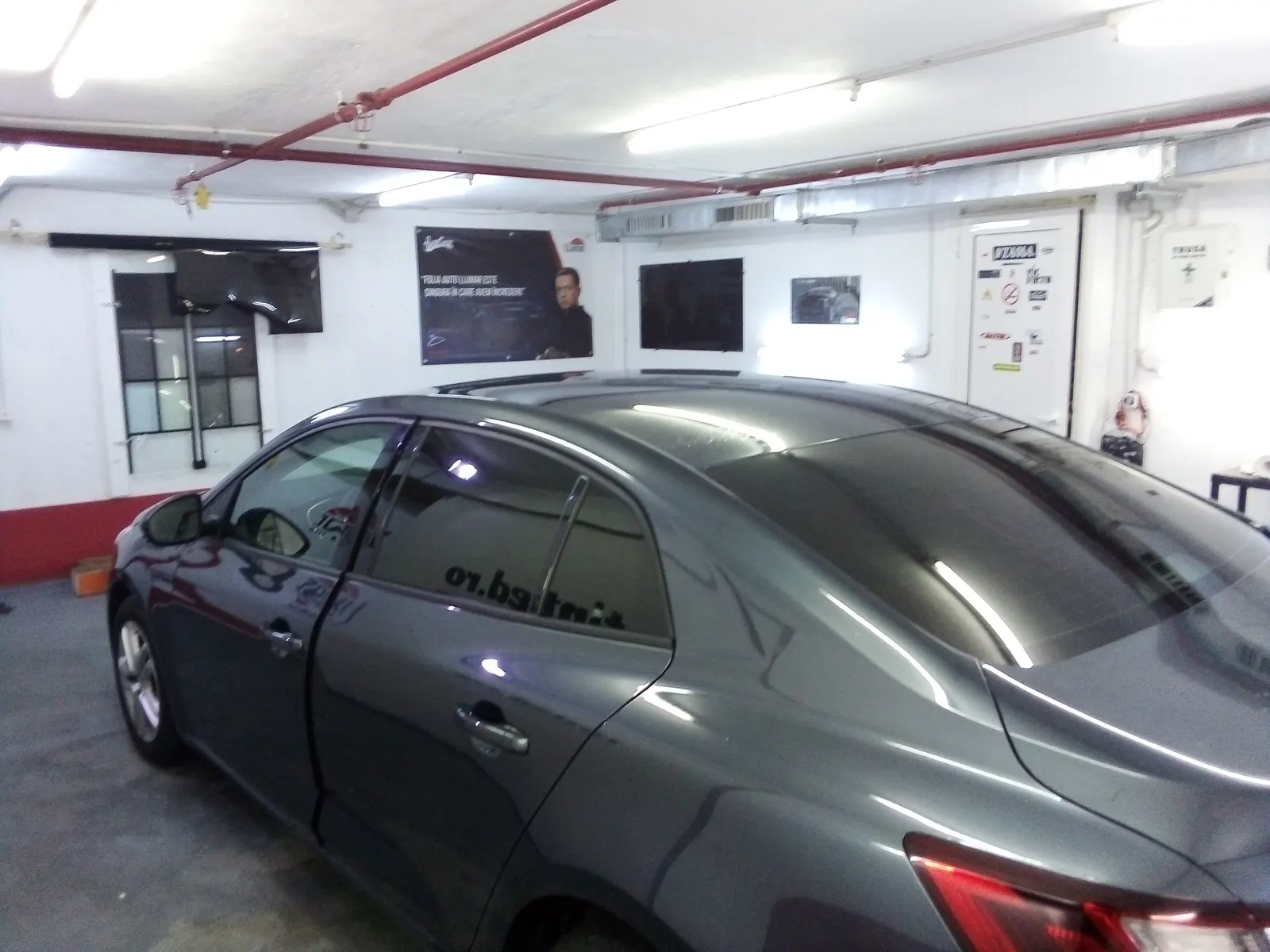 Renault Megane generația a patra Iron Blue Metallic – luneta cu folie fumurie LLumar ATR05