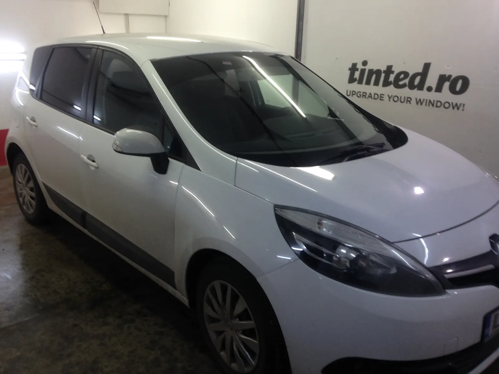 folie auto Renault Scenic generația a treia Glacier White – LLumar ATR05 lateral și AIR80