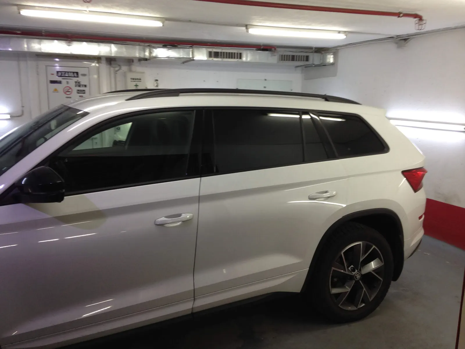 Kodiaq Candy White foliere completă geamuri ATR05 aplicat profesional