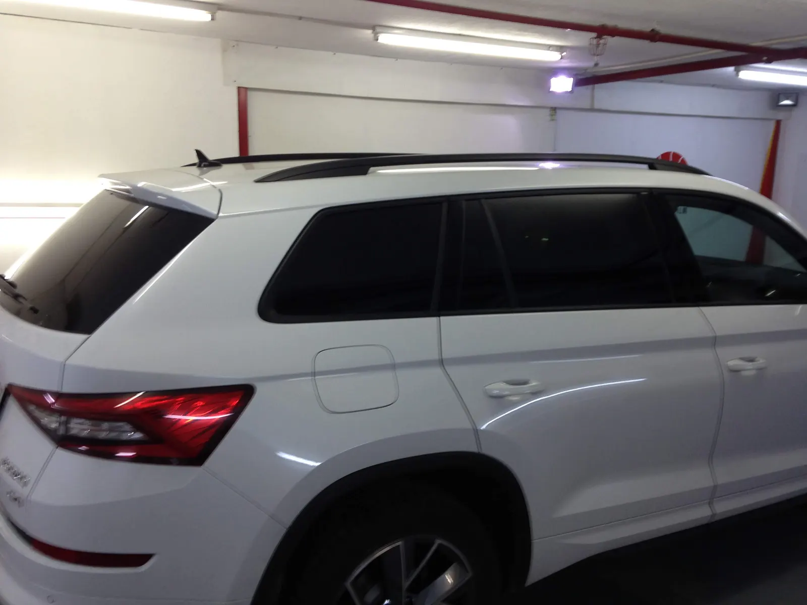 Skoda Kodiaq alb cu folie solară LLumar ATR05 omologată RAR
