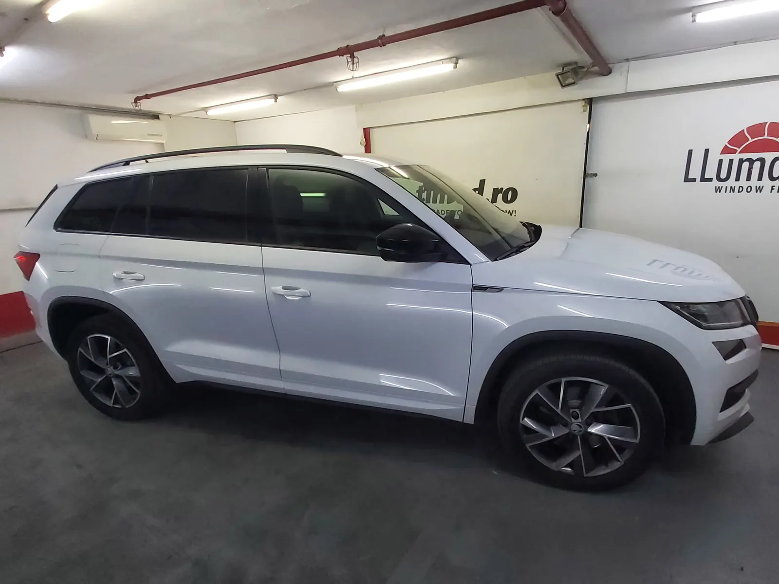 Skoda Kodiaq generația 2 alb cu folie LLumar ATR05 și AIR80 omologate RAR