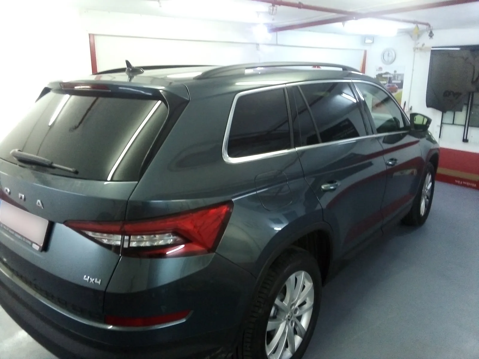 Kodiaq gri metalic foliere completă geamuri ATR05 aplicat profesional