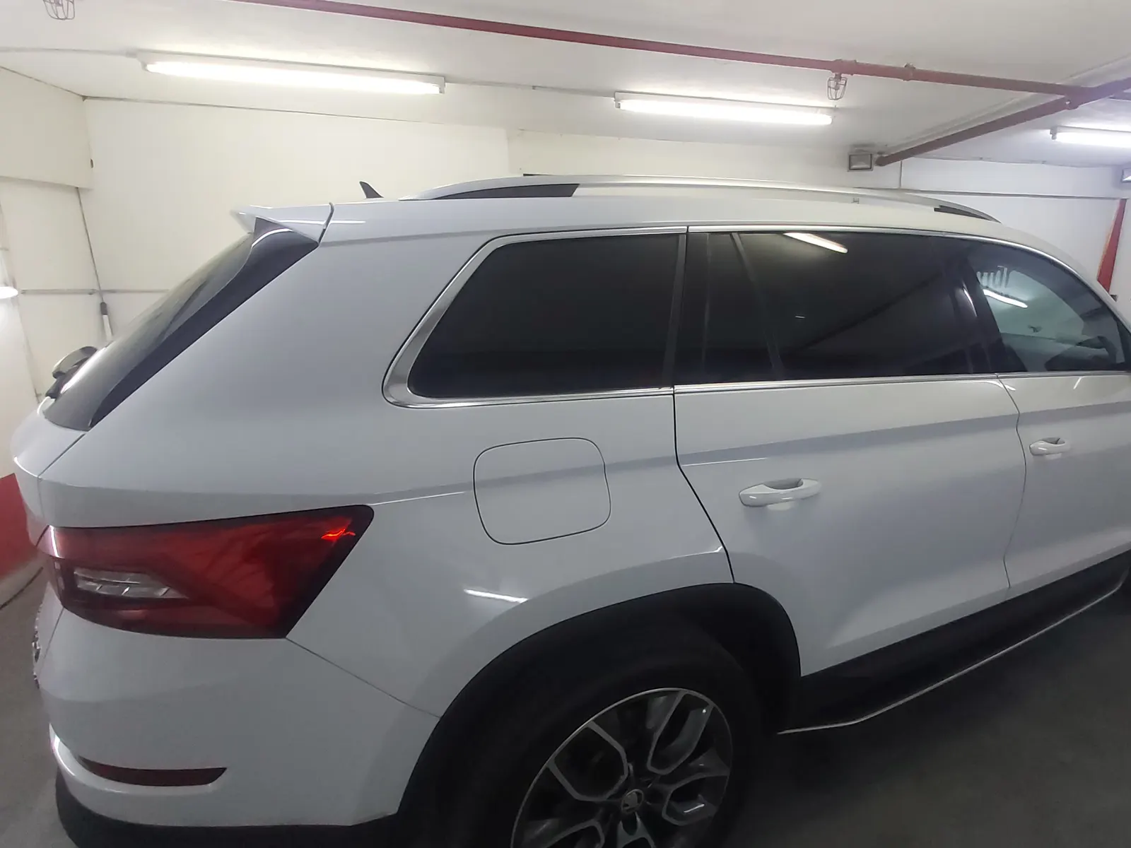 Skoda Kodiaq alb cu folie ceramică LLumar CTX05 omologată RAR