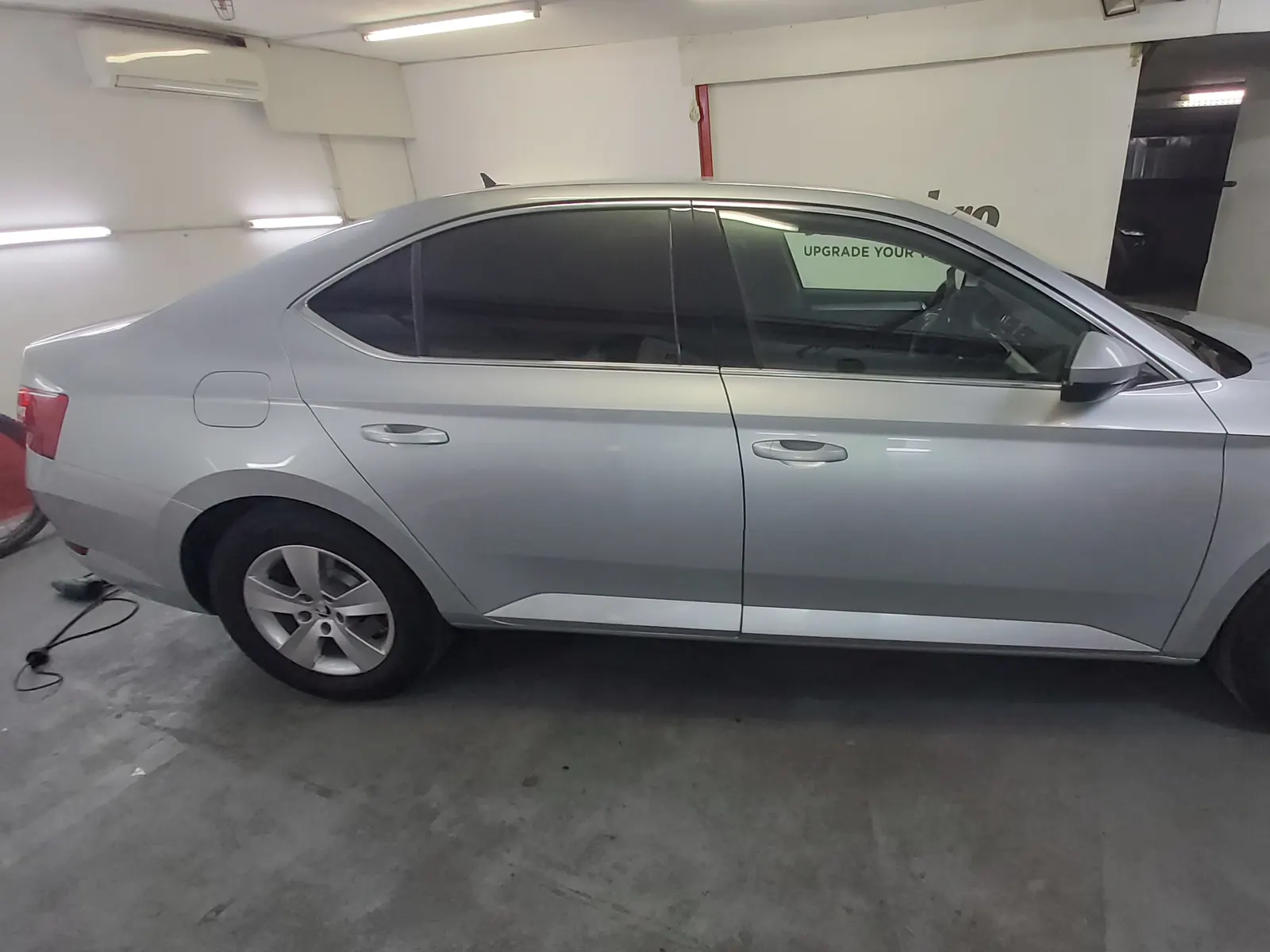 folie auto Skoda Superb gen 3 Brilliant Silver geamuri laterale LLumar ATR05