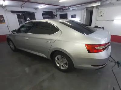 Skoda Superb Brilliant Silver cu folie LLumar ATR05 omologată RAR