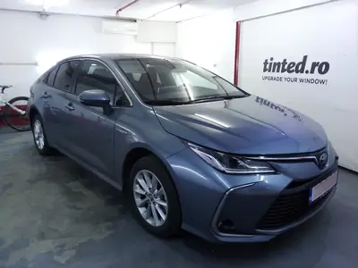 folie auto Toyota Corolla Hybrid Celestite Grey Metallic LLumar CTX15 ceramica geamuri spate