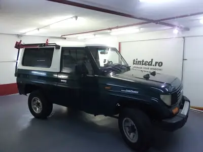 folie auto Toyota Land Cruiser 70 Series Dark Green Mica geamuri fumurii LLumar ATR05 offroad clasic