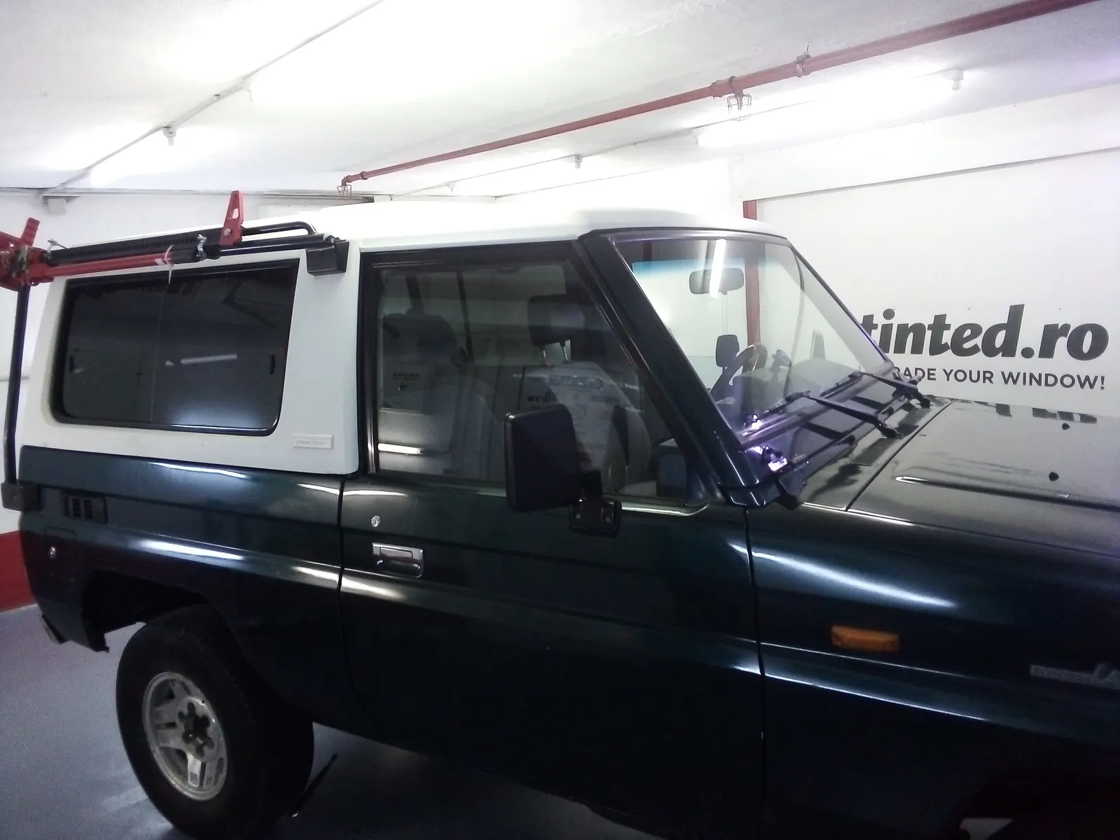 Toyota Land Cruiser 70 Series model offroad rar cu geamuri fumurii LLumar ATR05