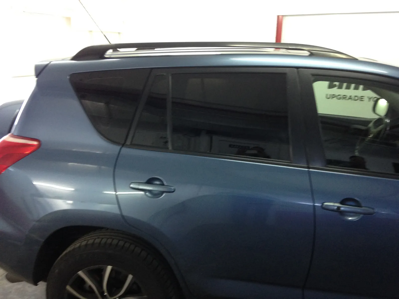 Geamuri fumurii LLumar CTX05 pe Toyota RAV4 albastru Pacific Blue Metallic