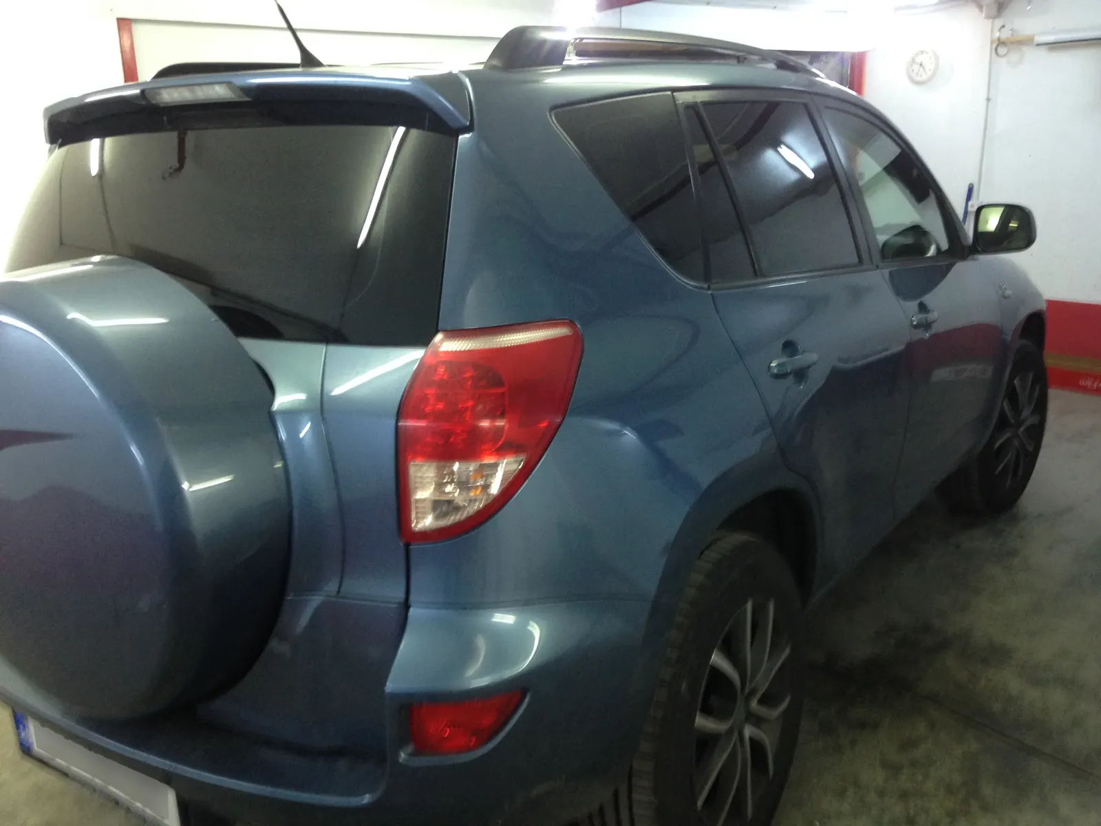 Aplicare folie auto ceramica LLumar CTX05 pe Toyota RAV4 Pacific Blue Metallic