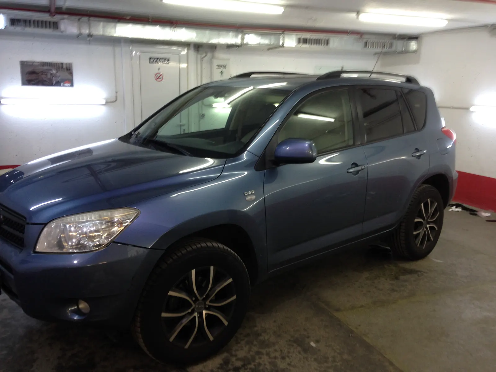 Toyota RAV4 albastru Pacific Blue Metallic dupa instalare folie auto ceramica