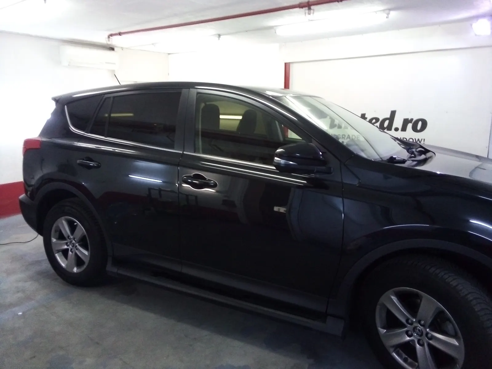 Geamuri fumurii LLumar CTX05 pe Toyota RAV4 diesel negru Attitude Black Mica