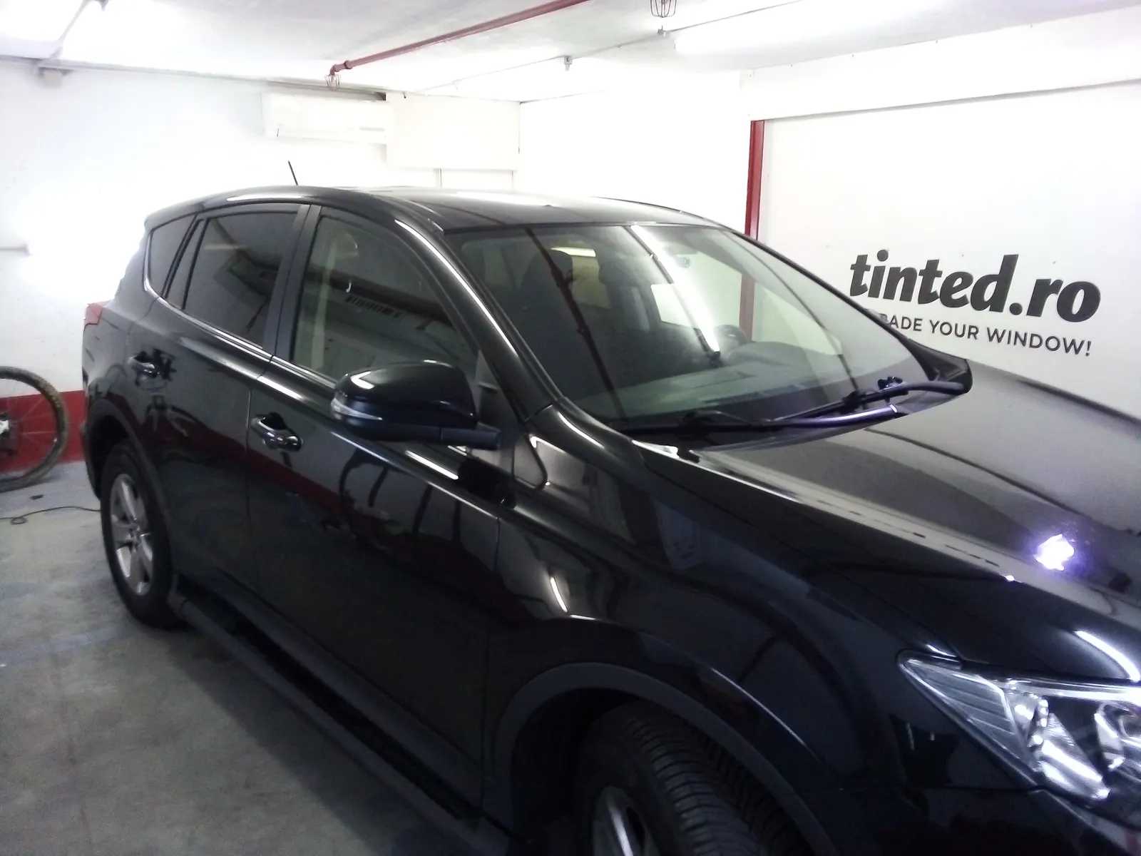 Aplicare folie auto ceramica LLumar CTX05 pe Toyota RAV4 diesel