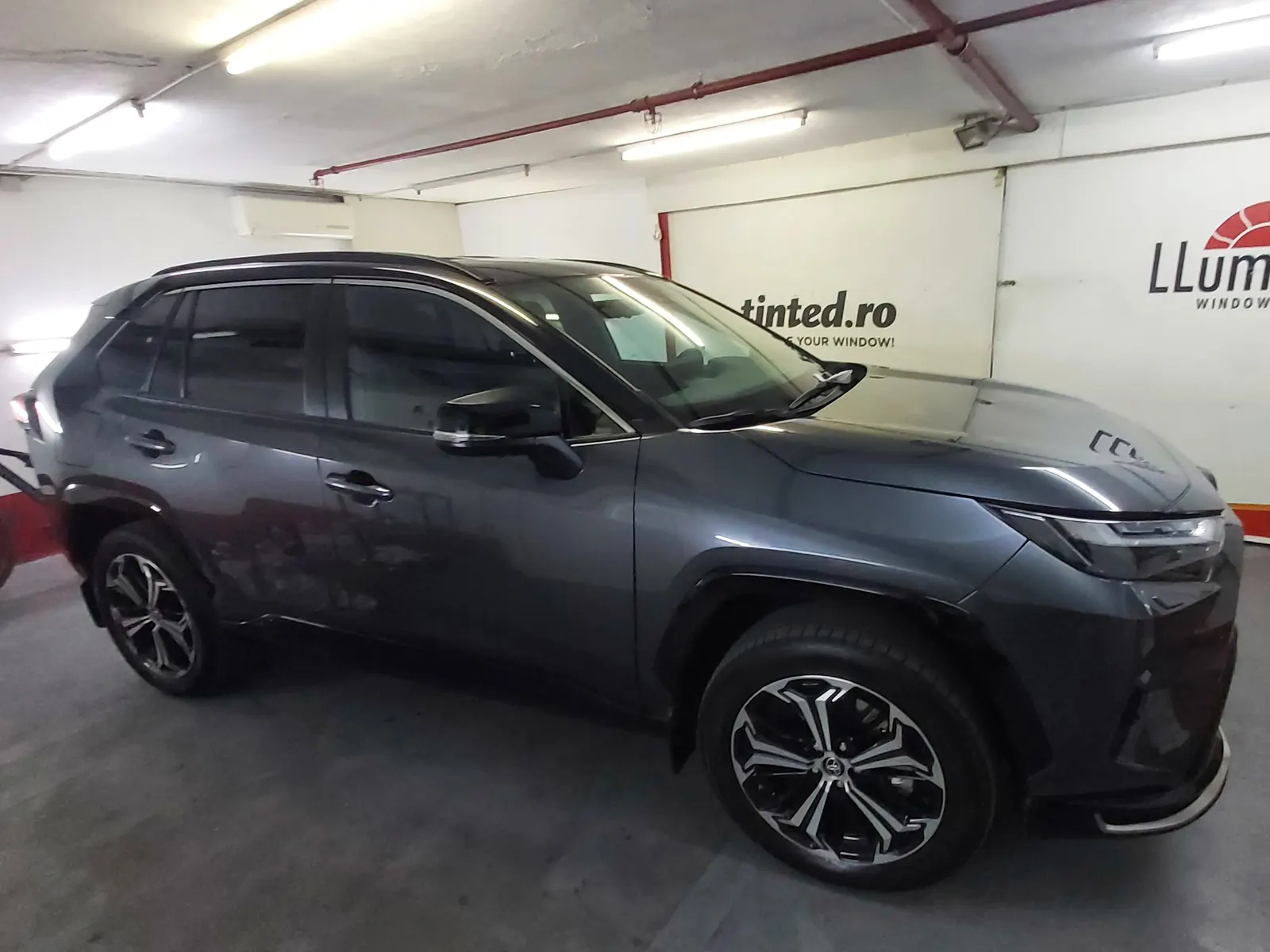 Toyota RAV4 Magnetic Gray Metallic dupa montaj folie auto LLumar CTX15 si AIR80