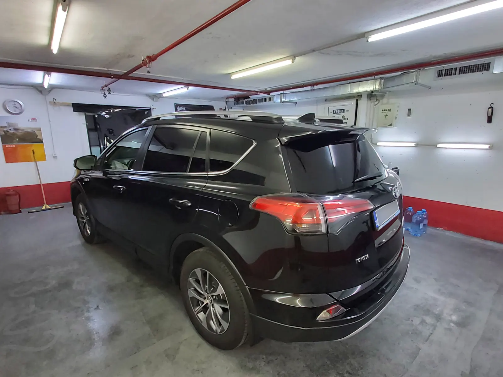 Geamuri fumurii LLumar CTX05 pe Toyota RAV4 Hybrid Attitude Black Mica