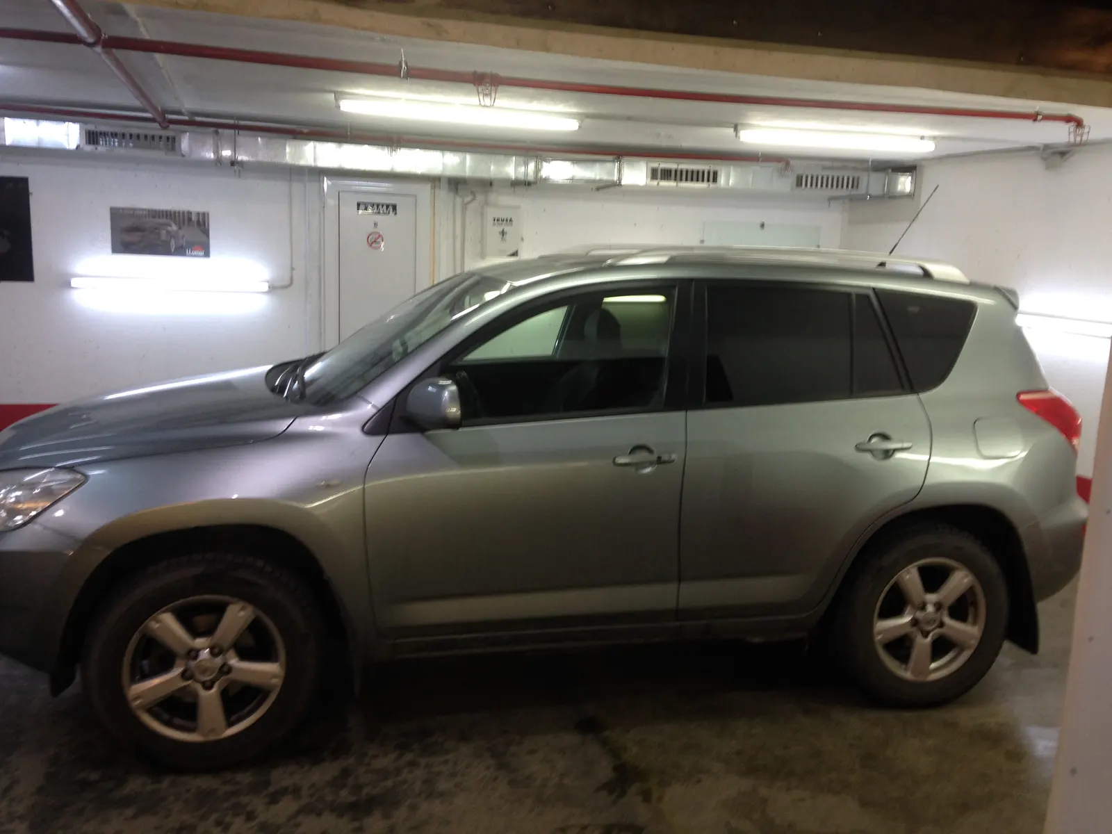 Toyota RAV4 Classic Silver Metallic cu geamuri fumurii LLumar ATR05