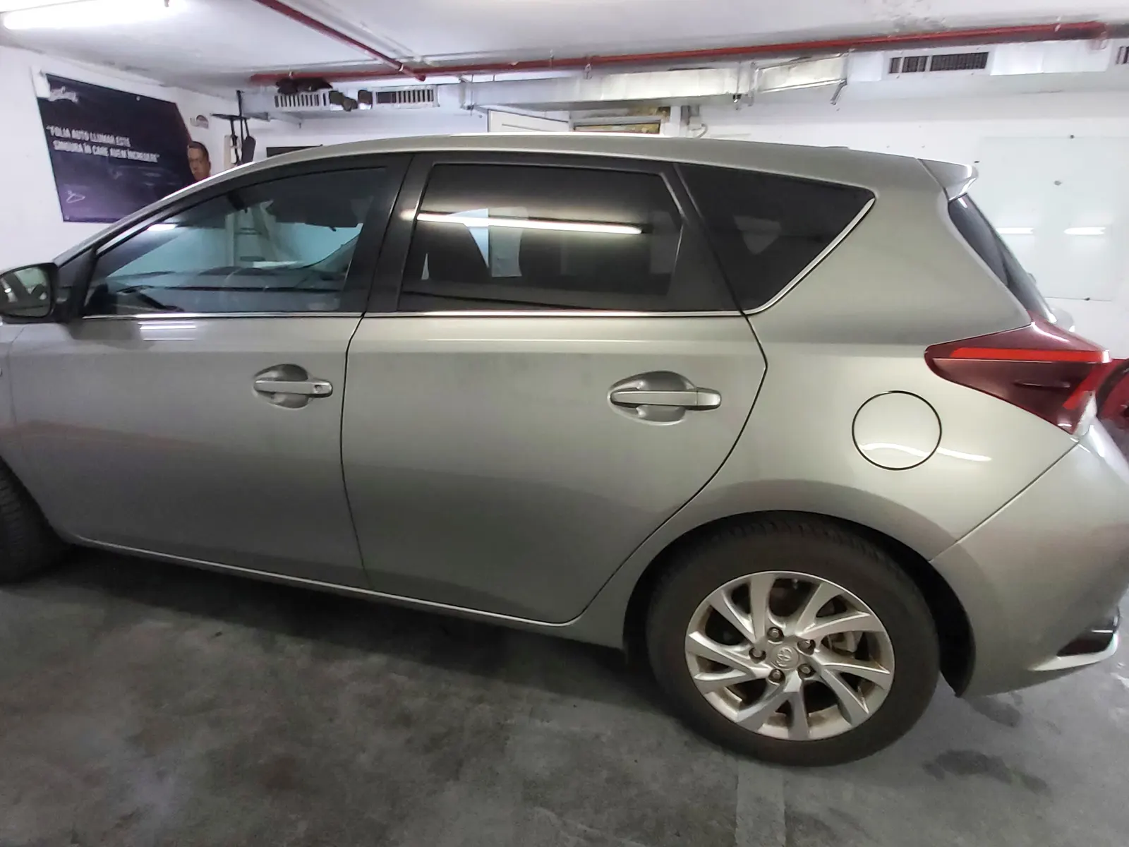 Toyota Auris Hybrid E180 dupa montaj folie LLumar Bucuresti