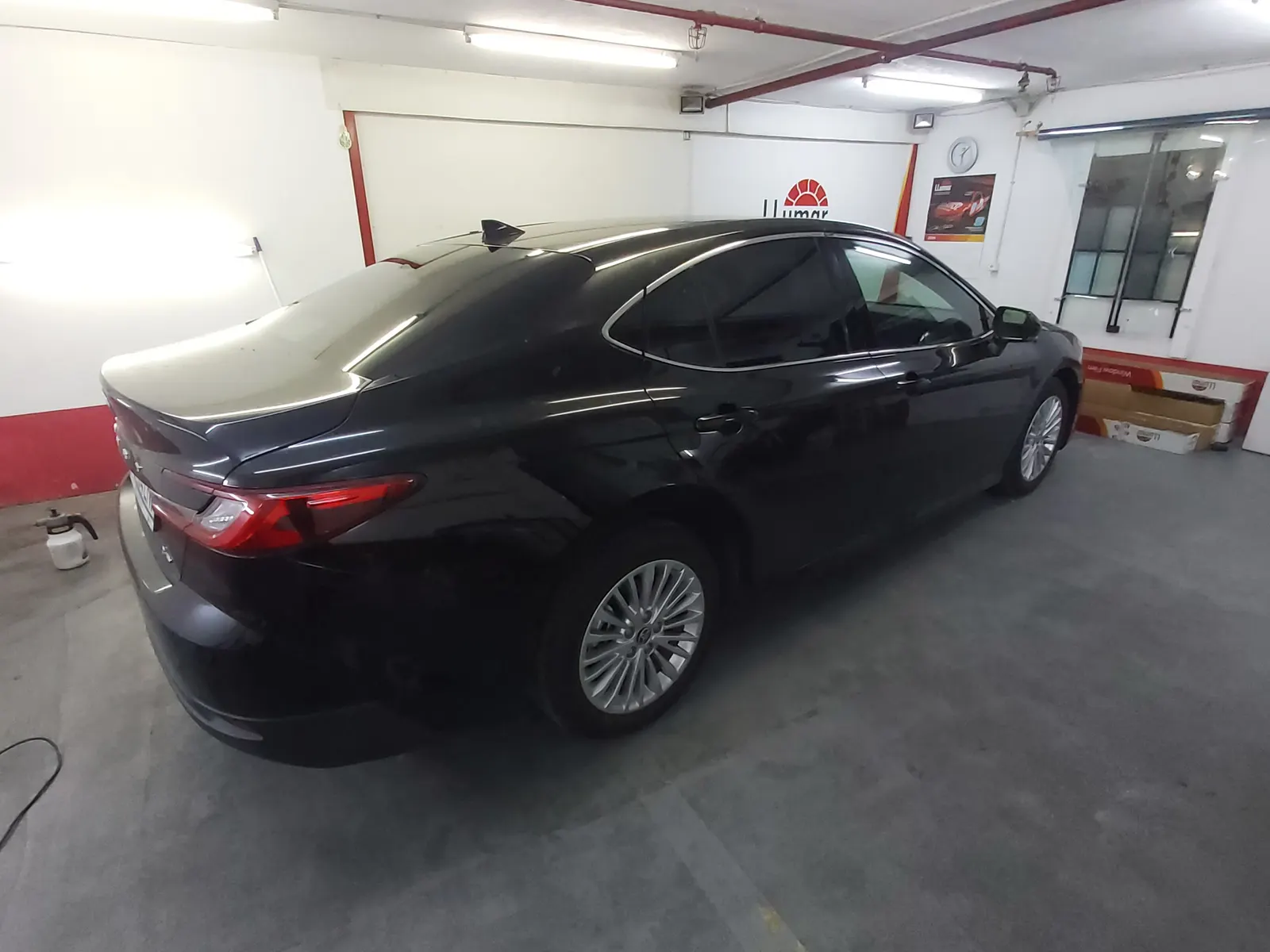 Toyota Camry XV70 Attitude Black cu folie LLumar CTX05