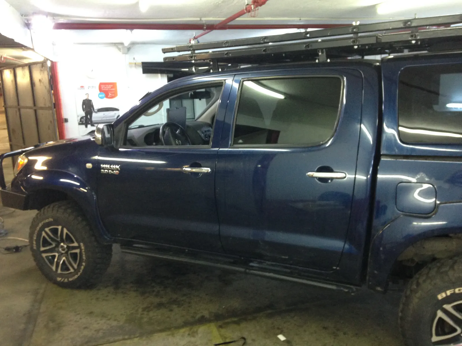 Toyota Hilux N70 Dark Blue cu folie LLumar ATR05 pe geamuri