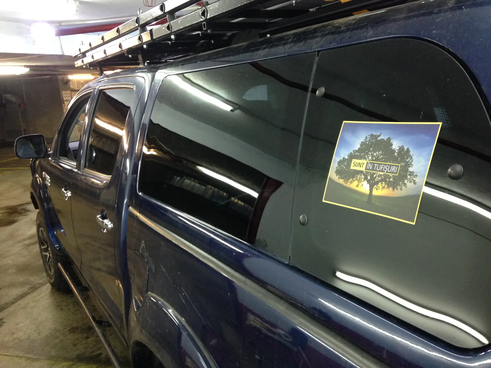 Toyota Hilux Dark Blue Metallic dupa montaj folie ATR05