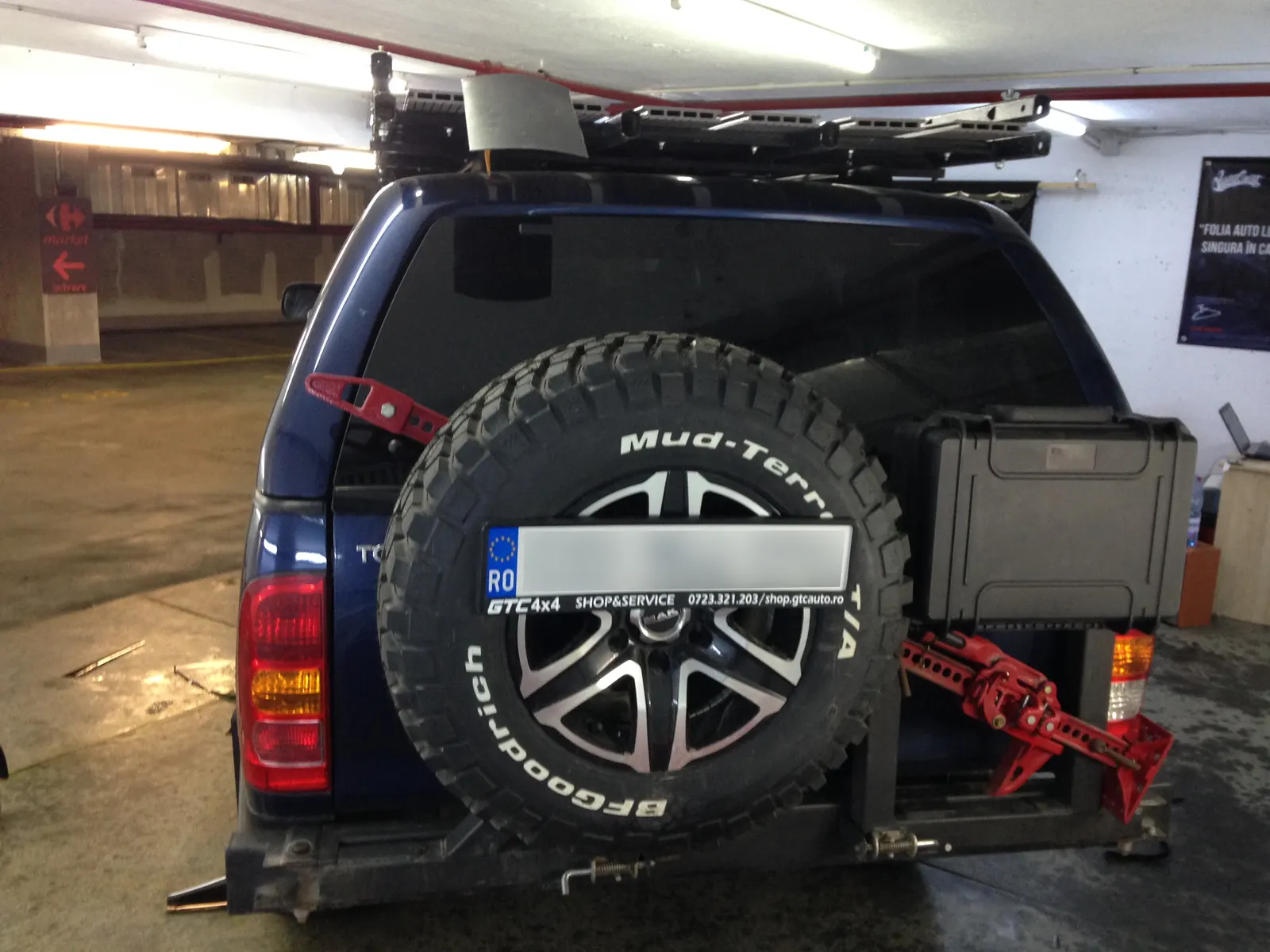 Hilux N70 Bucuresti vedere spate cu geamuri fumurii