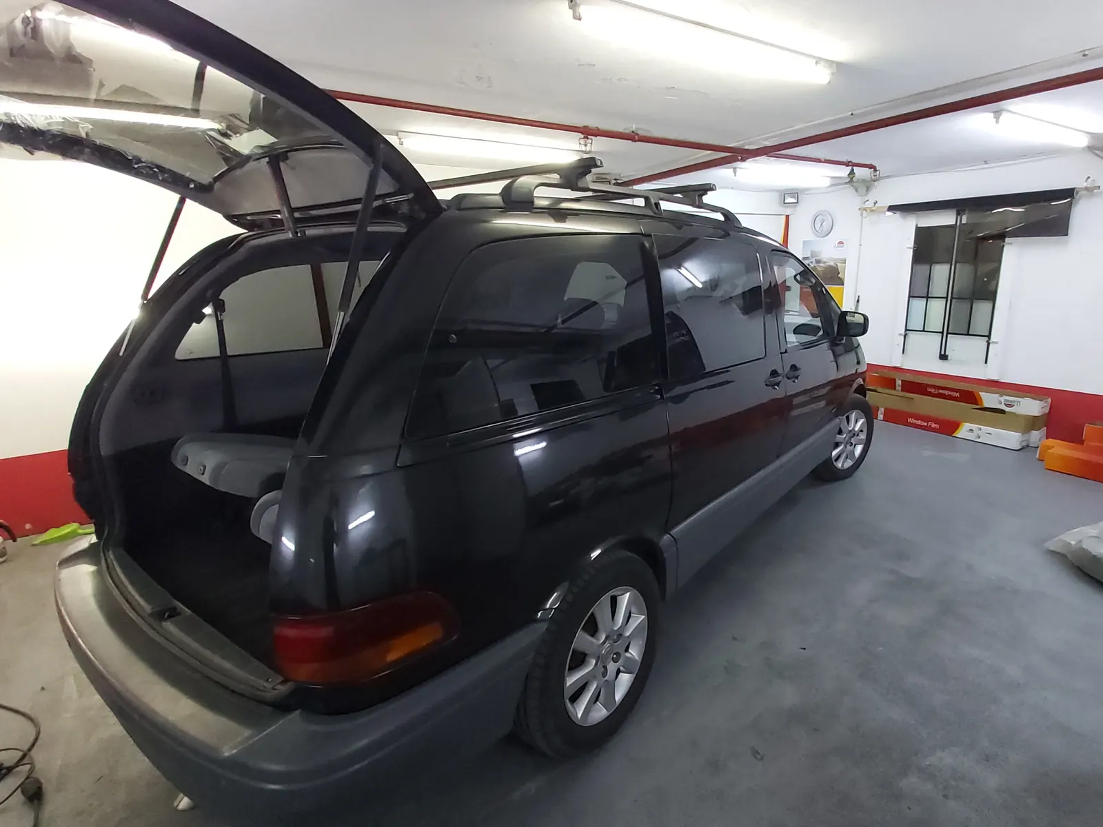 Previa monovolum vedere laterala geamuri fumurii ATR05