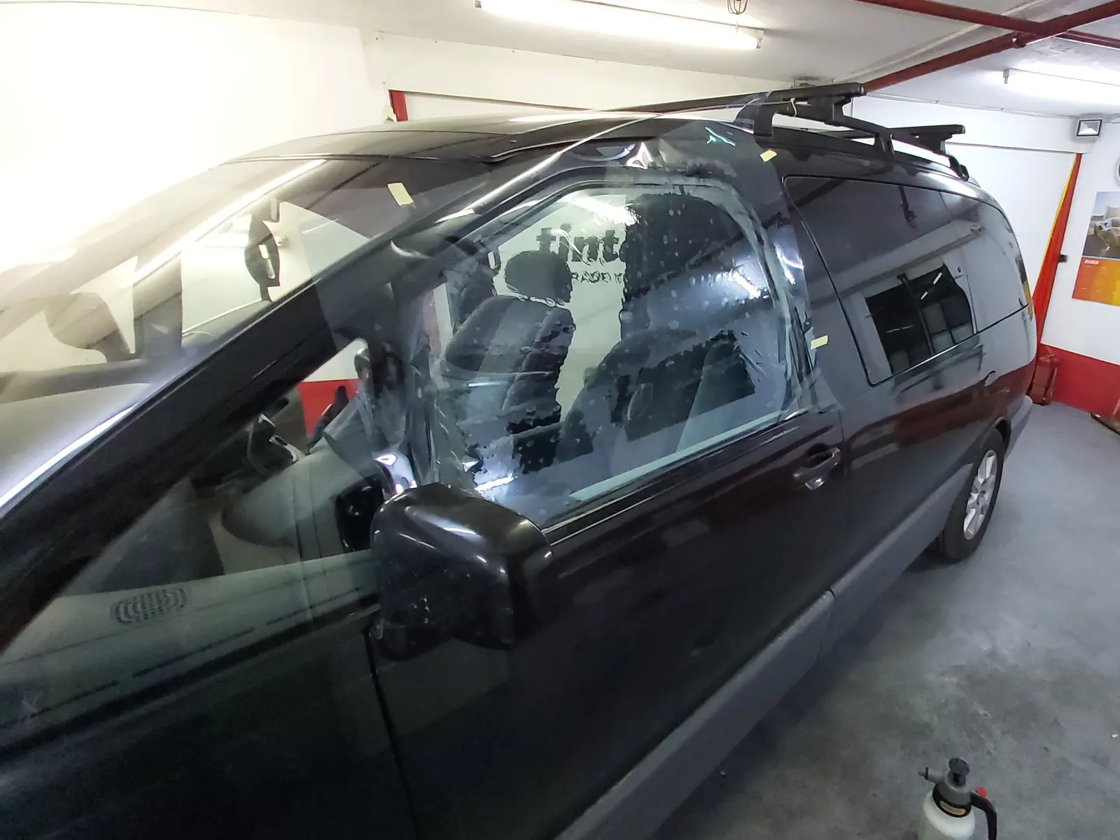 geamuri fata Toyota Previa XR10 cu folie ceramica AIR80