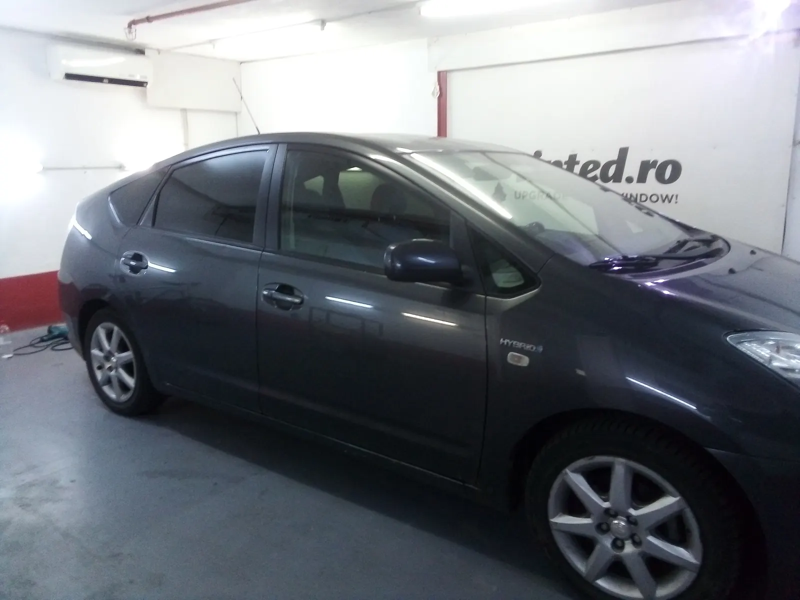 Toyota Prius Hybrid XW20 Magnetic Grey cu folie LLumar ATR05