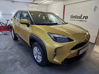 Toyota Yaris Cross Hybrid Brass Gold inainte de montajul foliei auto LLumar CTX15