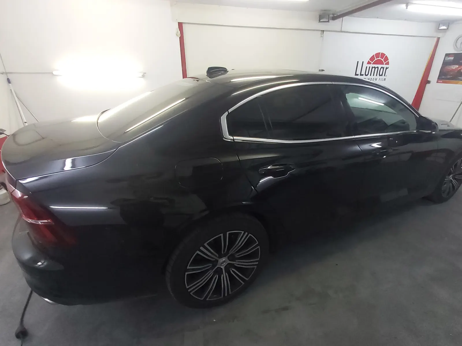 folie auto Volvo S60 Onyx Black geamuri laterale LLumar CTX05