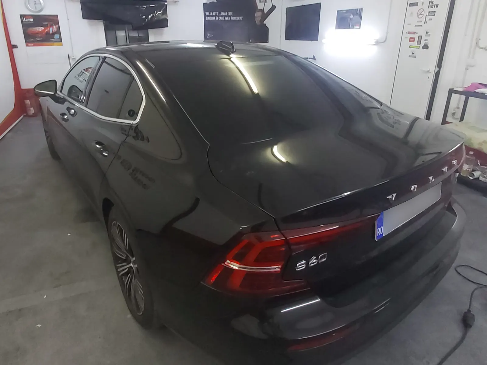 foliere geamuri S60 Onyx Black aplicare profesională fără demontări