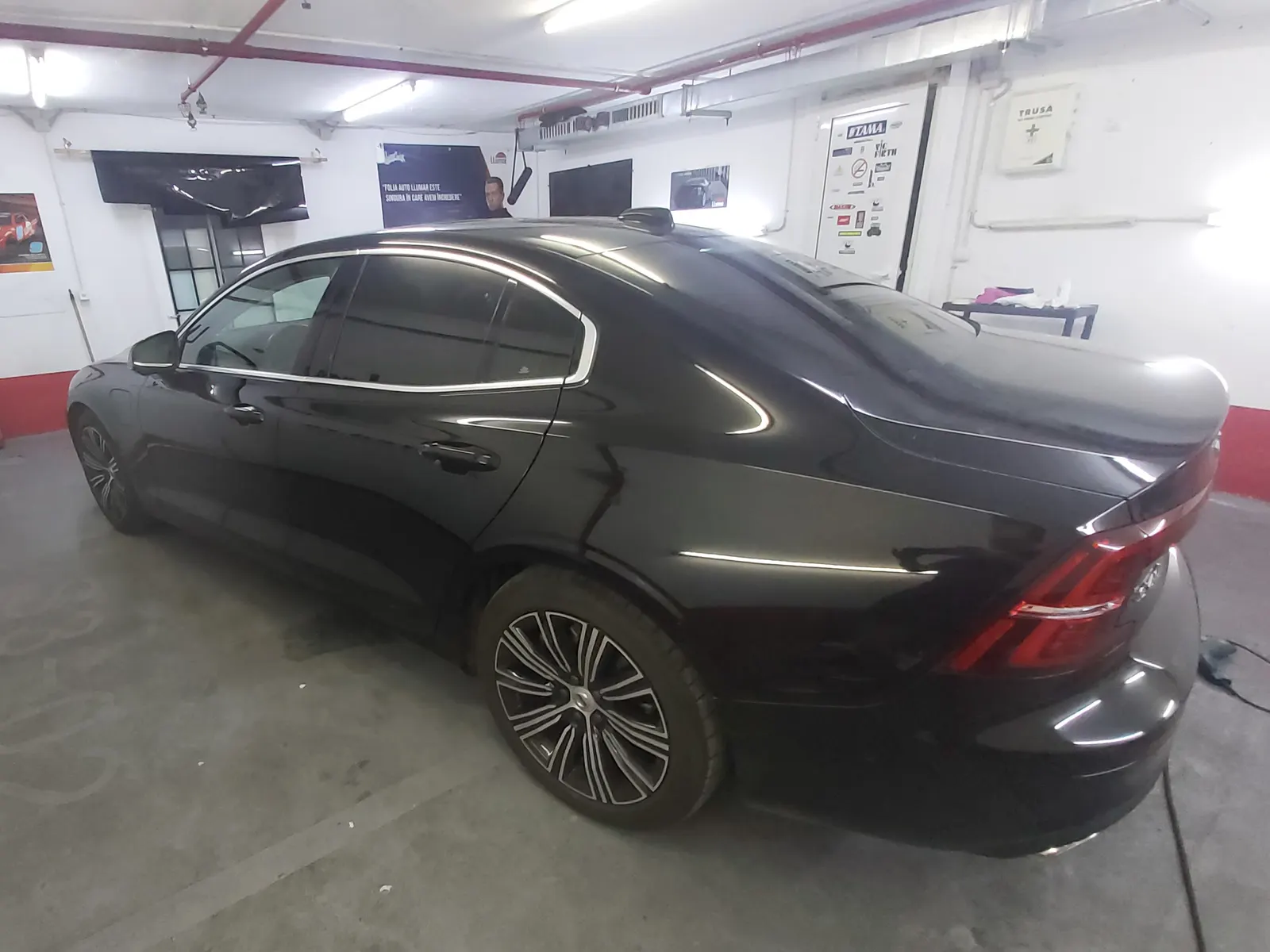 Volvo S60 negru rezultat final folie auto CTX05 geamuri laterale