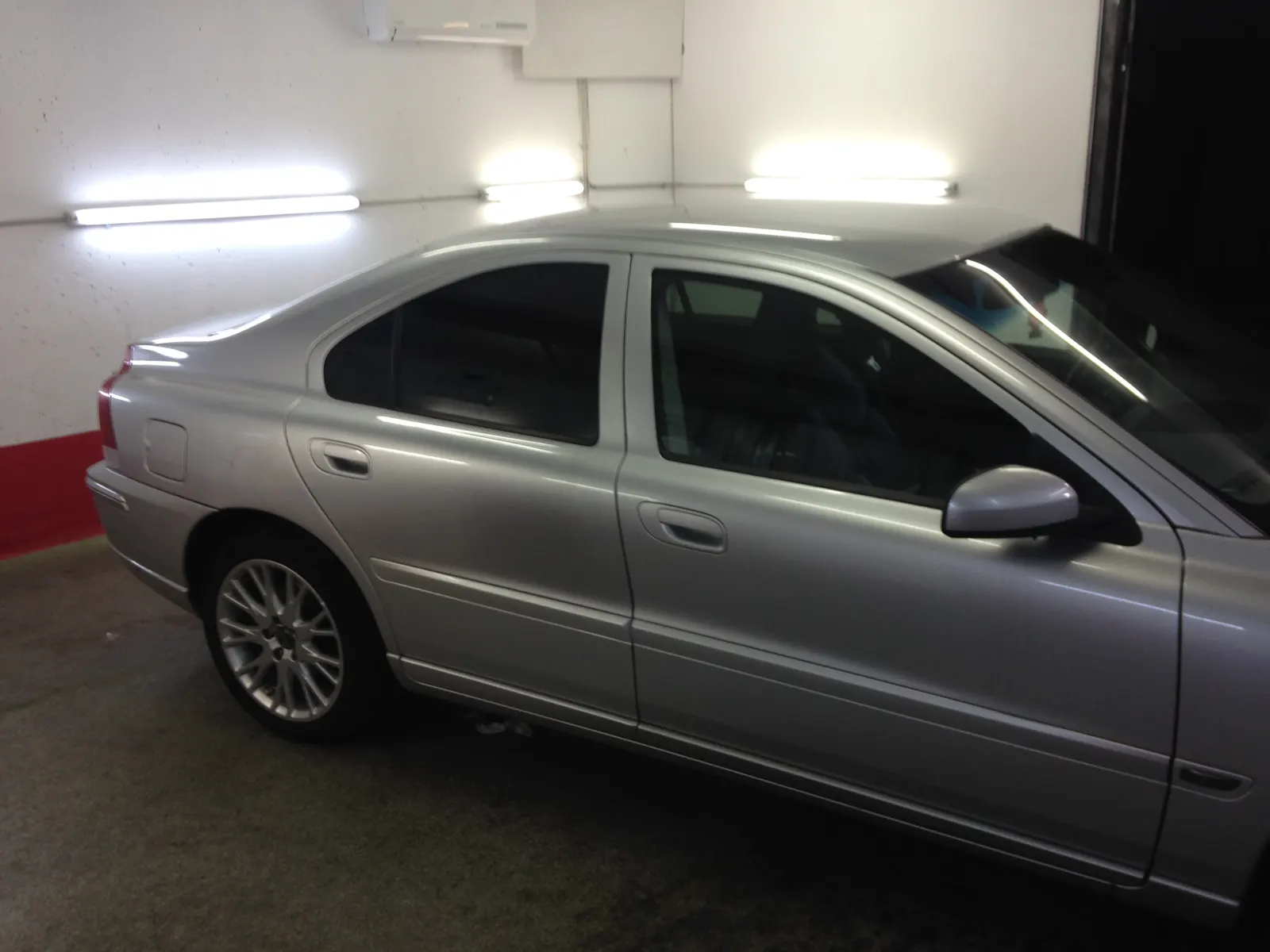 S60 argintiu cu folie semitransparentă ATR20 aspect natural discret