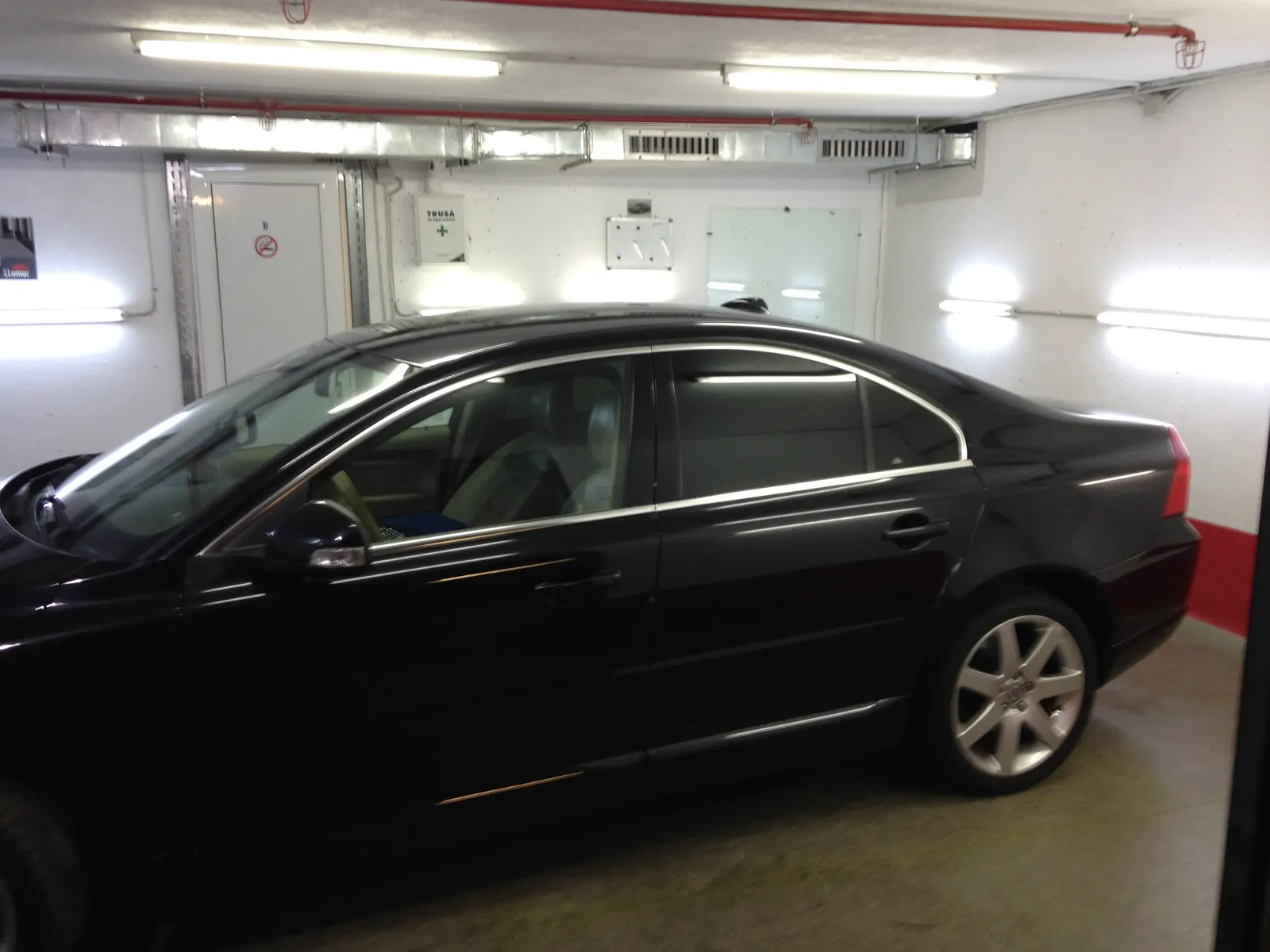 Volvo S80 negru cu folie solară LLumar CTX05 omologată RAR