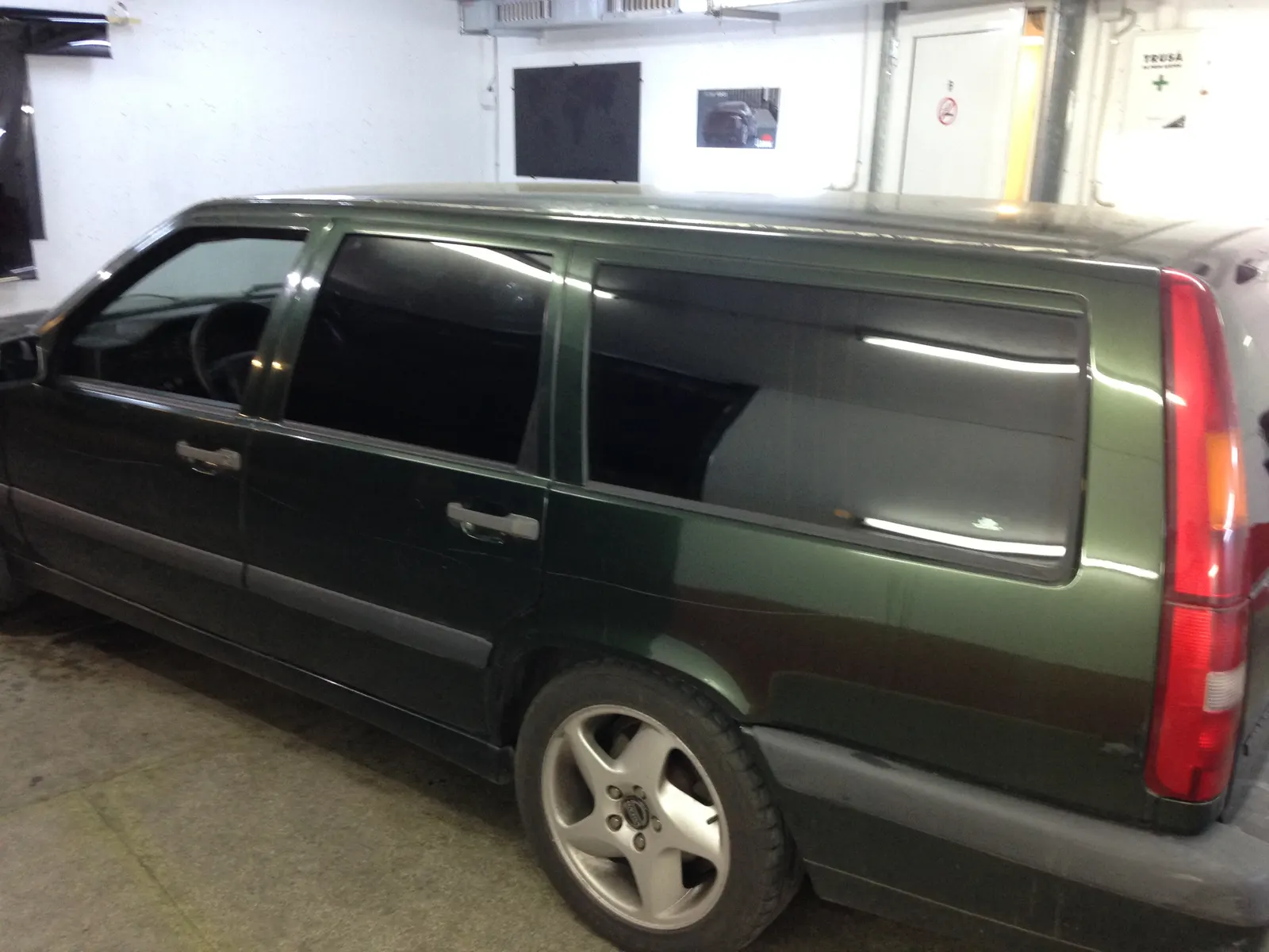 850 Estate Dark Green Pearl foliere geamuri folie AT05 aplicată profesional