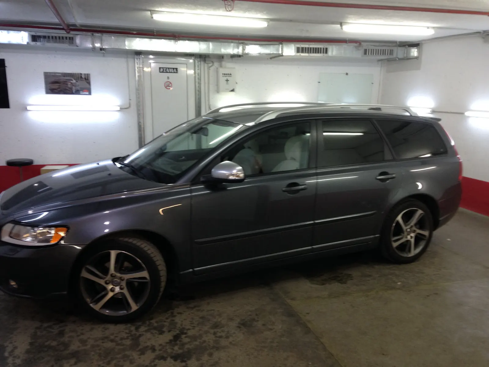 folie auto Volvo V50 Estate Graphite Metallic Grey geamuri LLumar ATR05