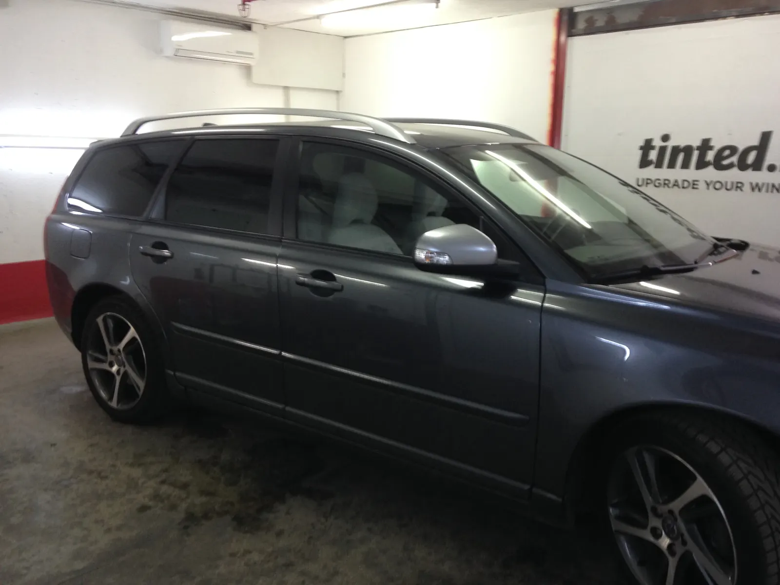 Volvo V50 Estate gri metalic cu folie solară LLumar ATR05 omologată