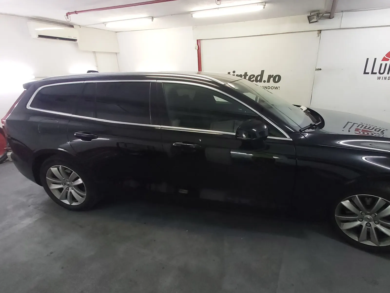 foliere geamuri V60 Estate negru aplicare profesională fără demontări