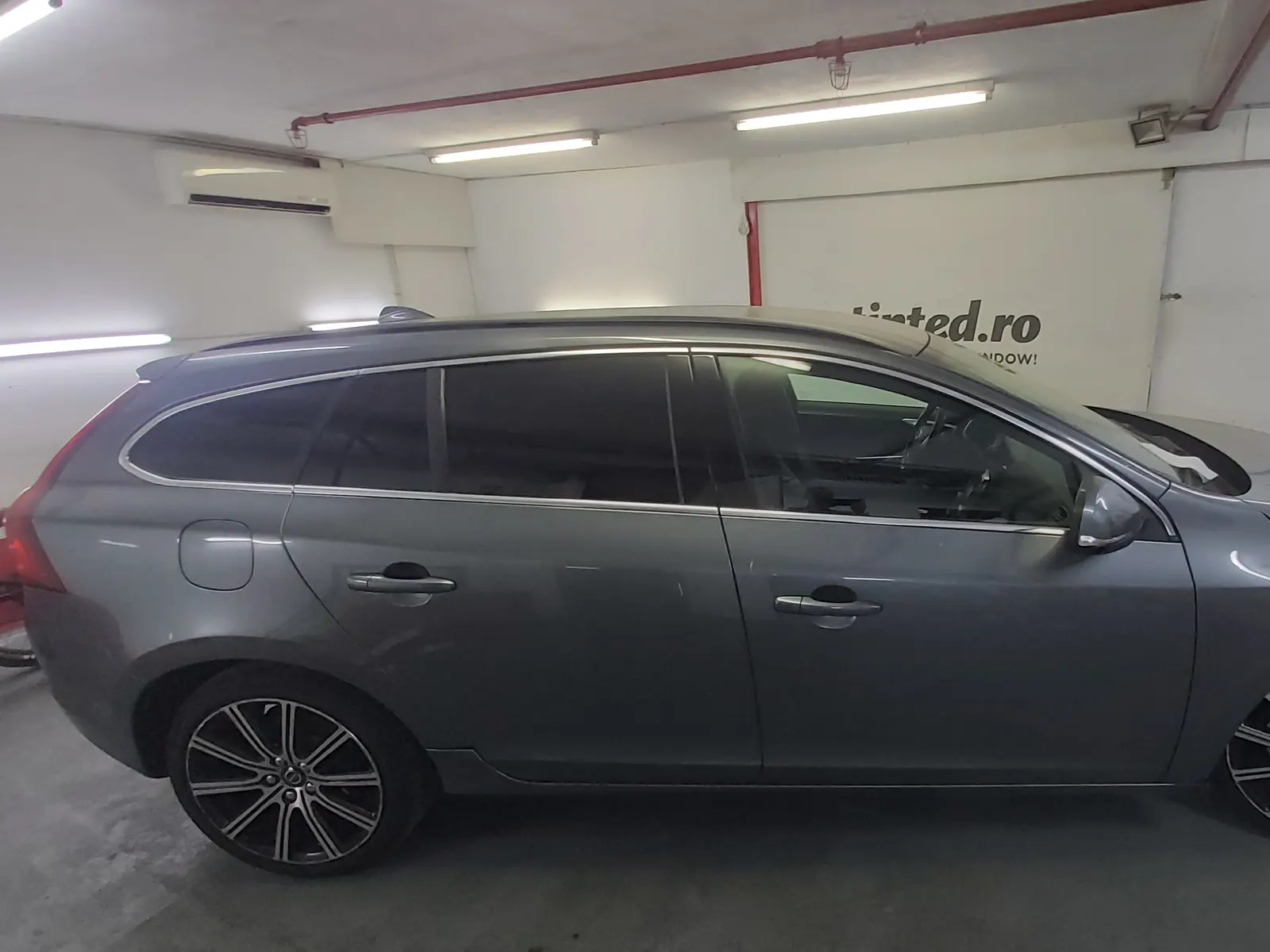 Volvo V60 gri cu folie LLumar CTX05 omologată RAR aplicată la Tinted