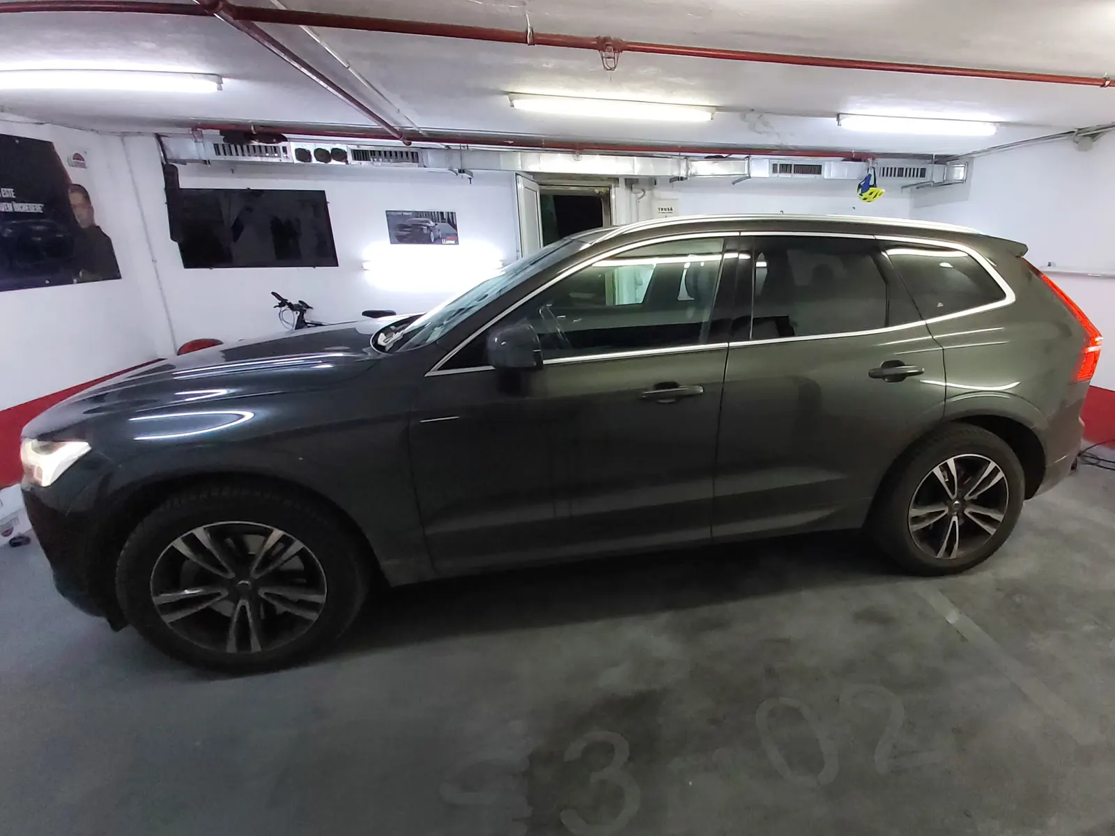 foliere geamuri XC60 gri metalic aplicare profesională Tinted