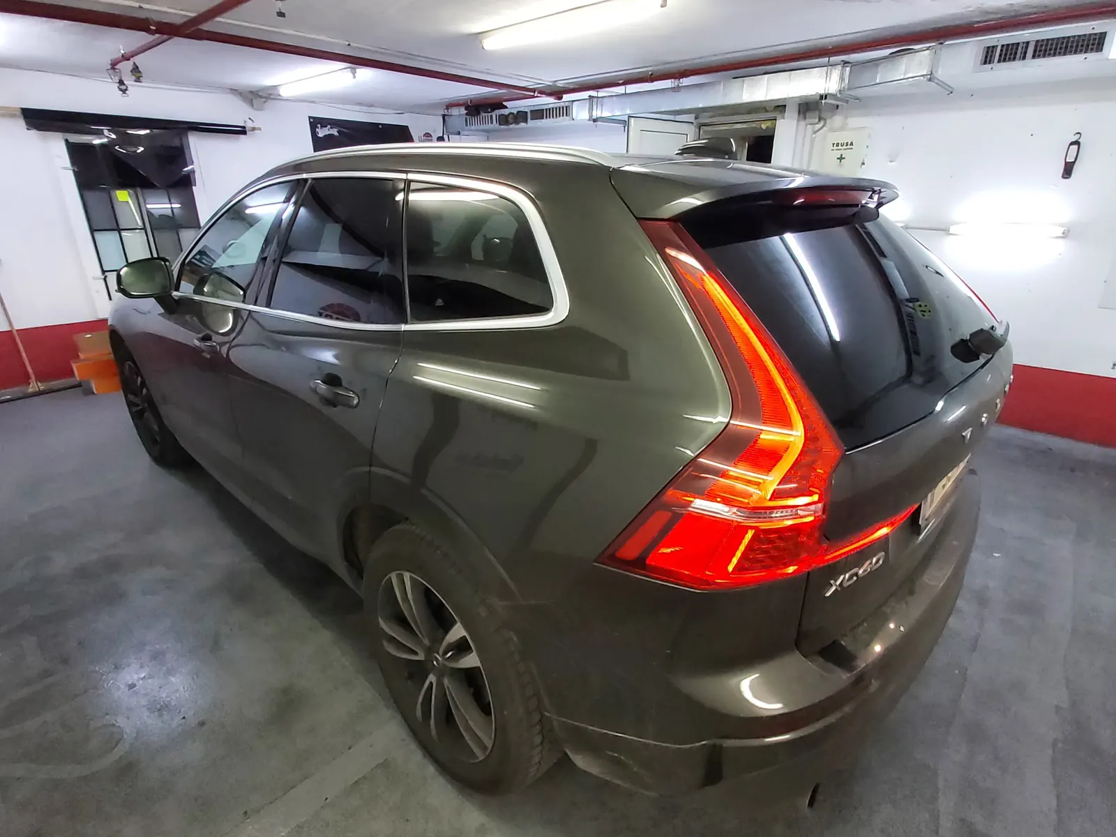Volvo XC60 cu folie auto CTX15 rezultat final geamuri laterale
