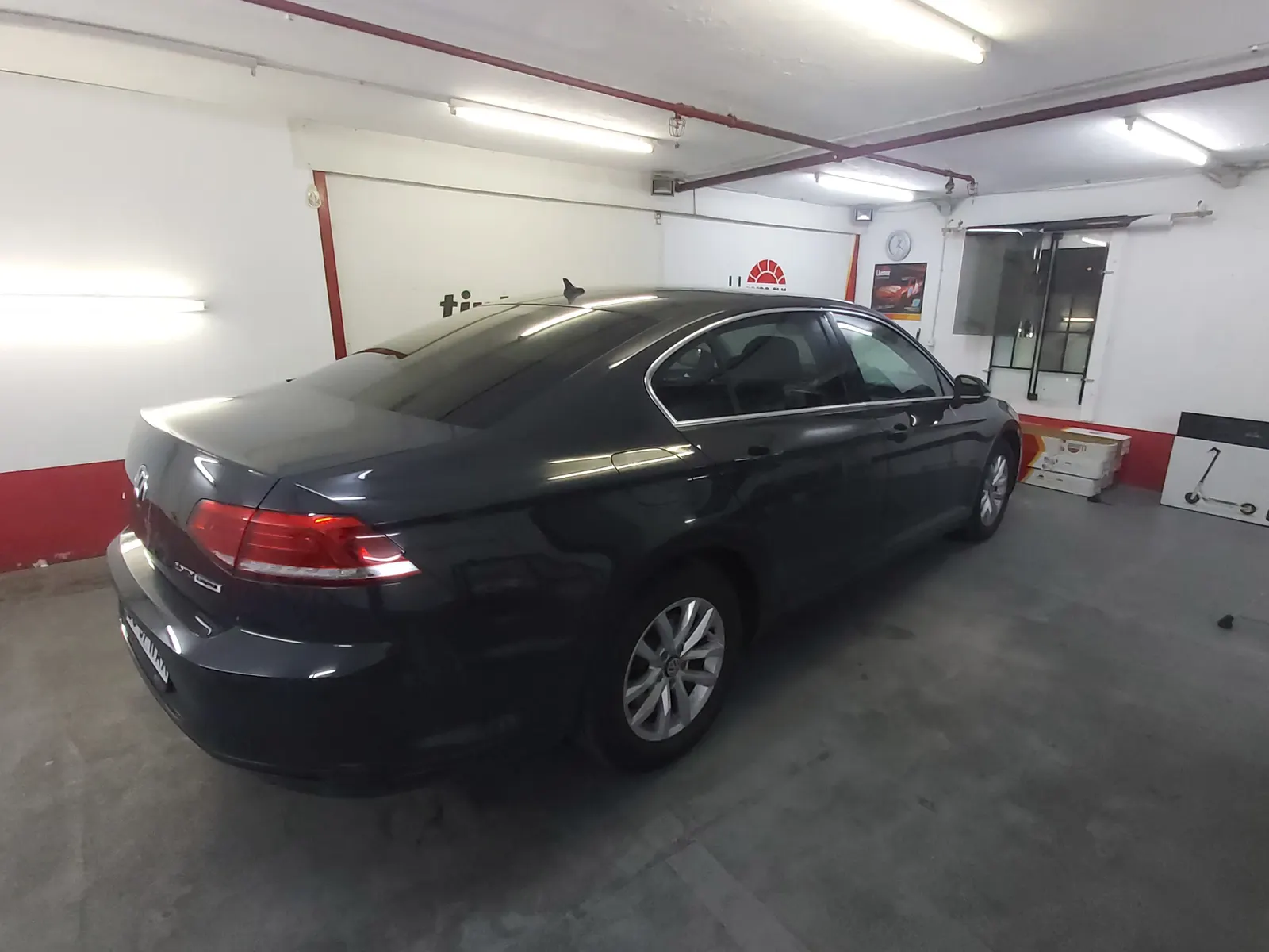 folie auto VW Passat B8 negru perlat LLumar ATR20 Tinted Bucuresti