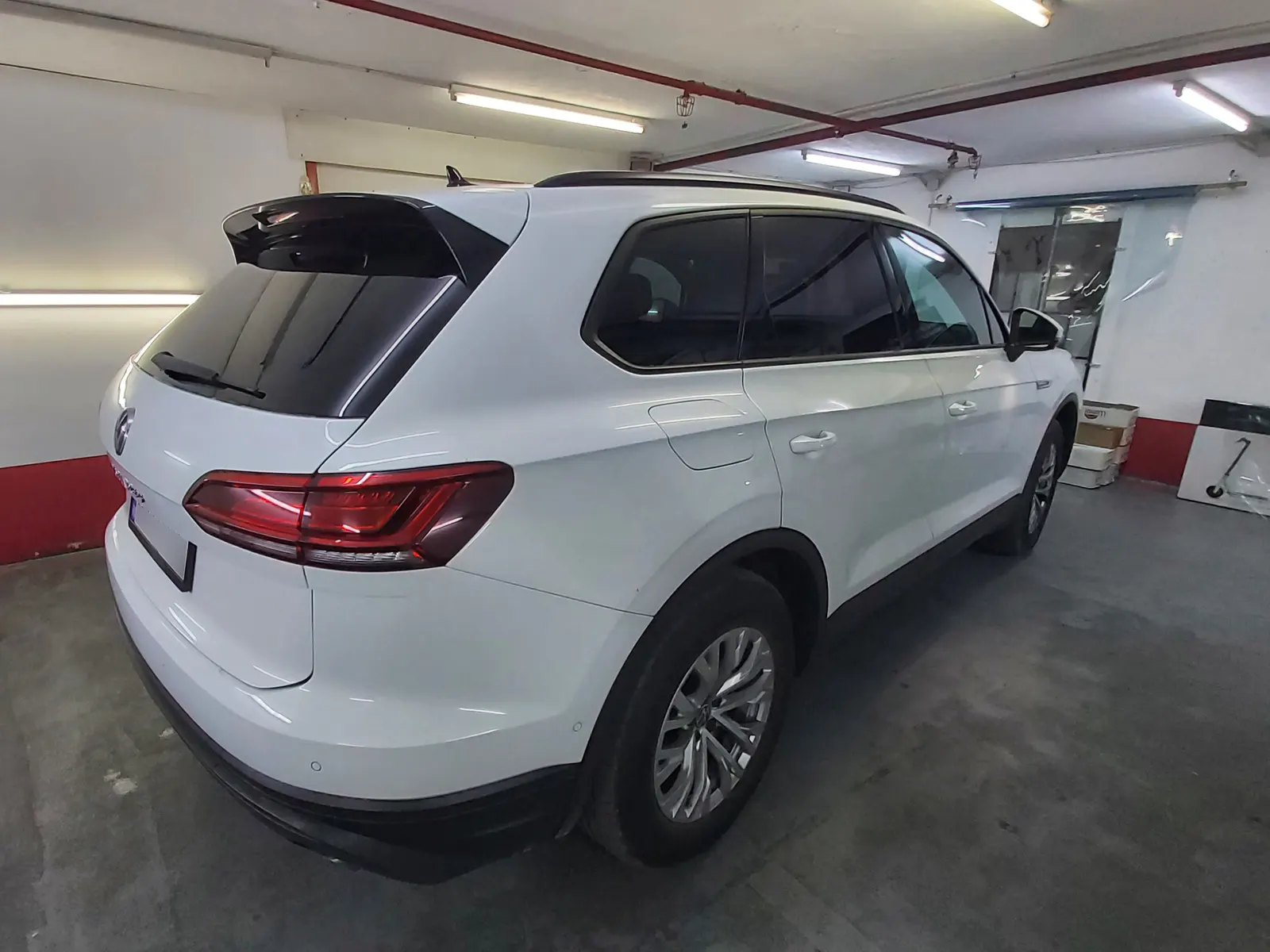 geamuri fumurii medii VW Touareg alb folie LLumar CTX15