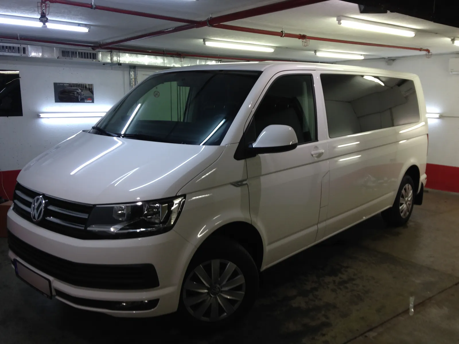 folie auto VW Caravelle T6 alb LLumar CTX05 Tinted Bucuresti