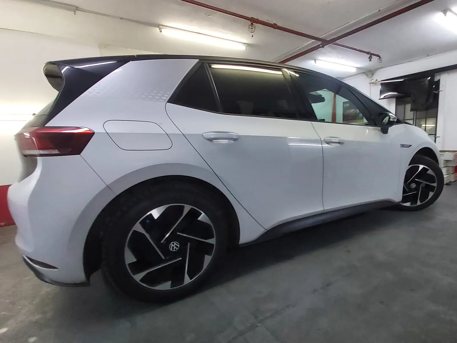 folie auto VW ID3 alb metalic LLumar CTX05 Tinted Bucuresti