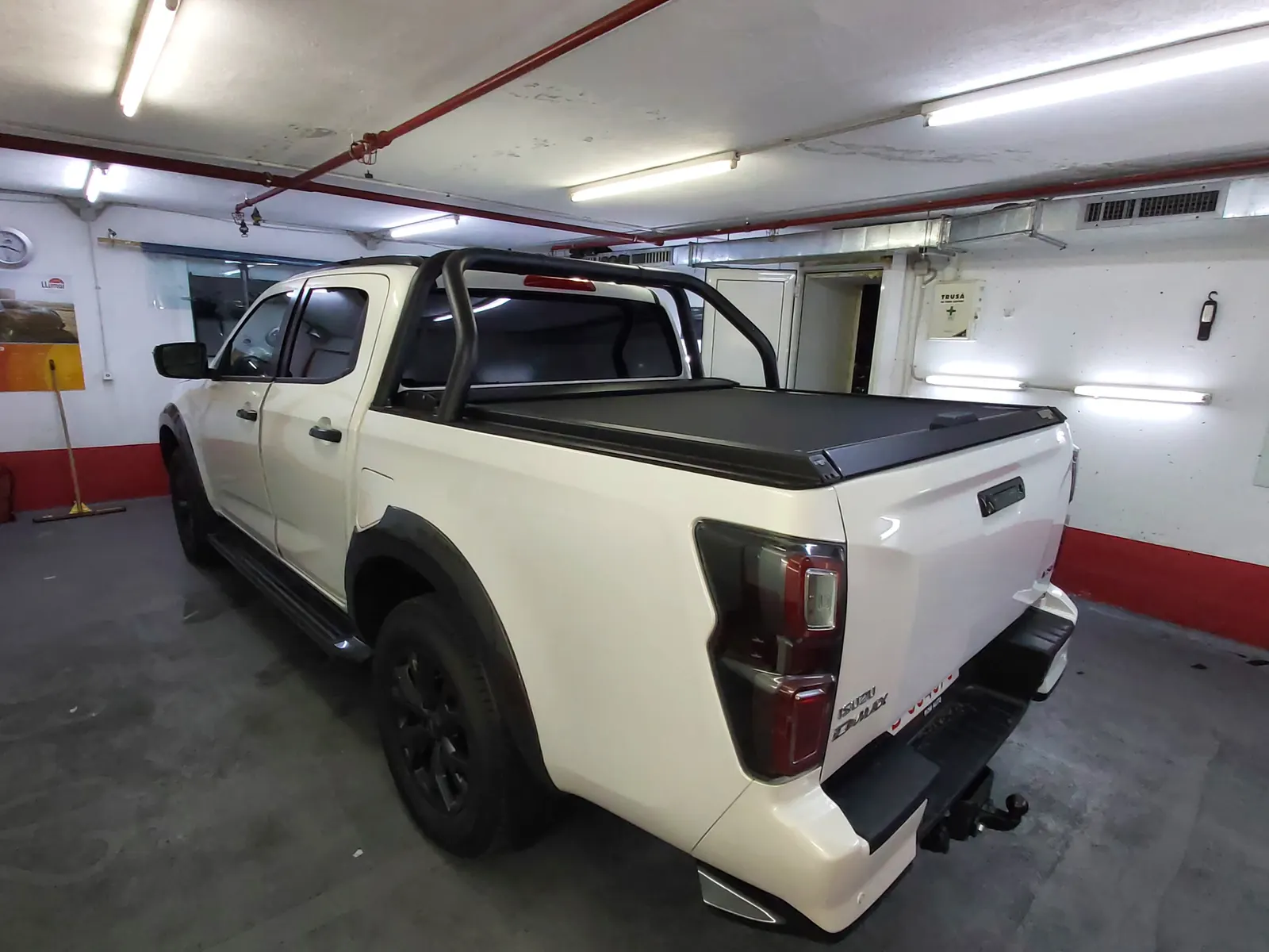Isuzu D-Max Arctic White gen. 3 – geamuri fumurii spate folie LLumar CTX05