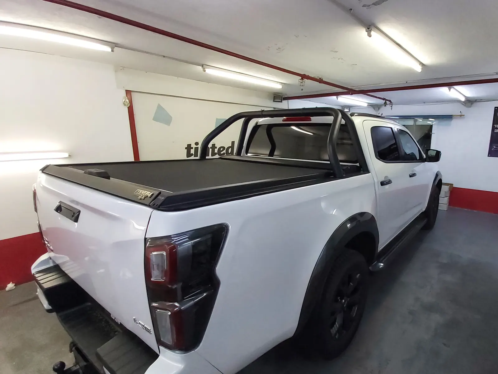 Montaj folie auto Isuzu D-Max generația 3 alb – Tinted Window București