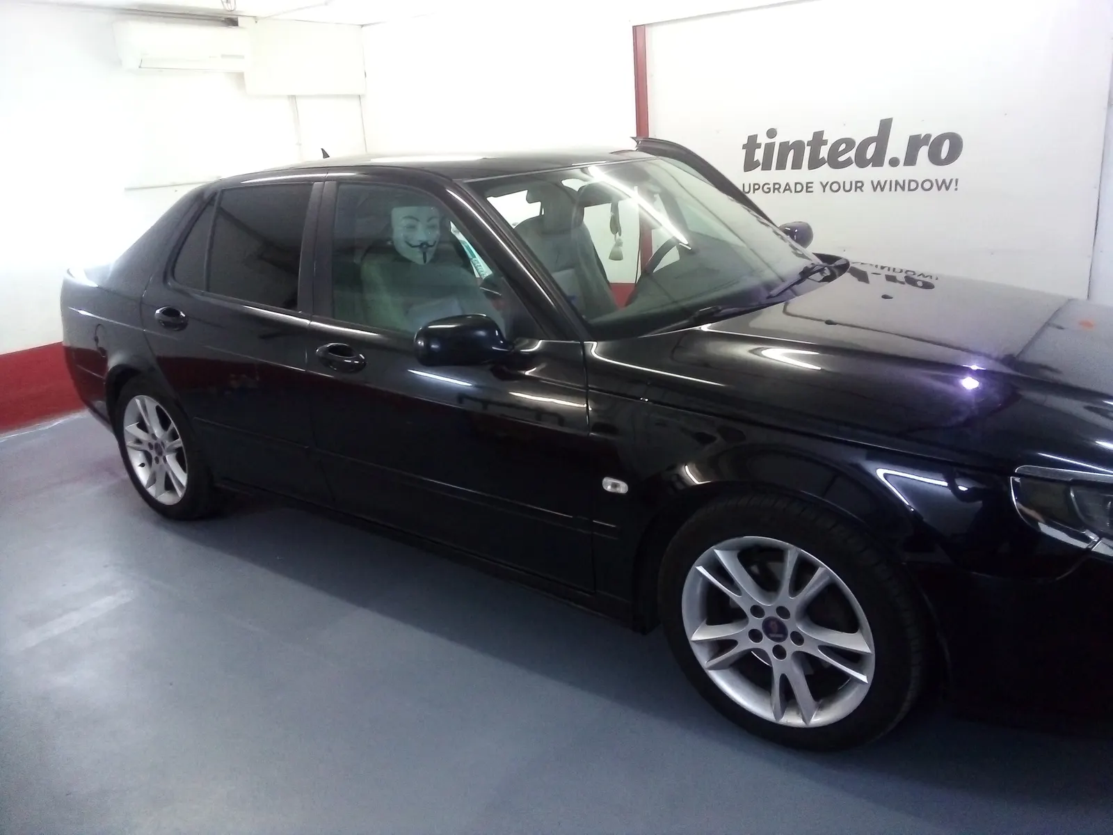 Folie auto LLumar ATR05 Saab 9-5 Black Onyx – vedere laterală